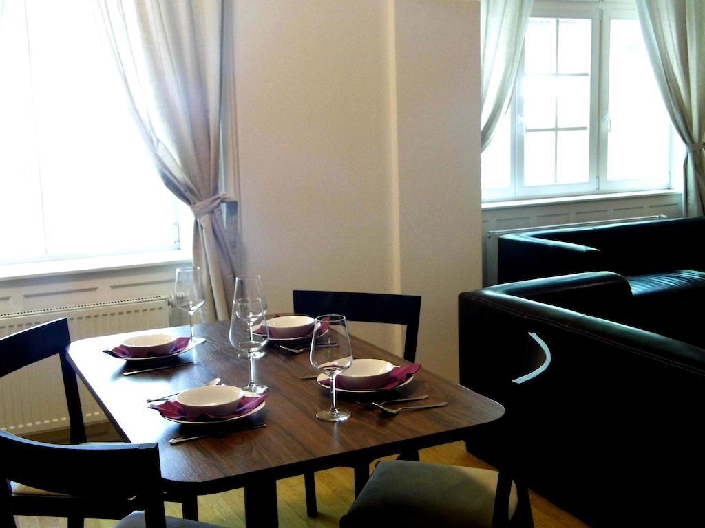 Lion Apartments Medena, Big Size, High Ceilings บราติสลาวา ห้อง รูปภาพ