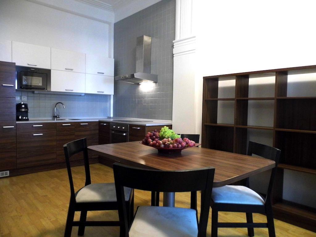 Lion Apartments Medena, Big Size, High Ceilings บราติสลาวา ห้อง รูปภาพ