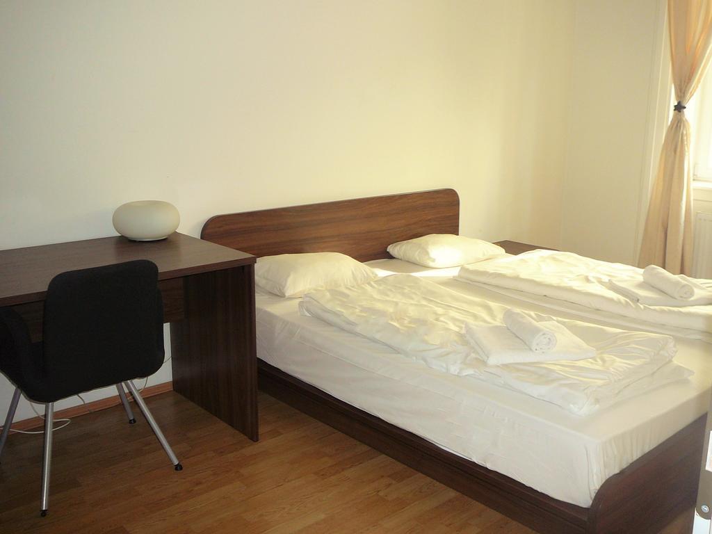 Lion Apartments Medena, Big Size, High Ceilings บราติสลาวา ภายนอก รูปภาพ