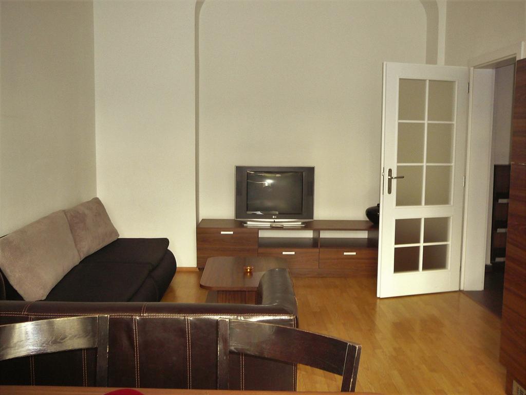 Lion Apartments Medena, Big Size, High Ceilings บราติสลาวา ภายนอก รูปภาพ