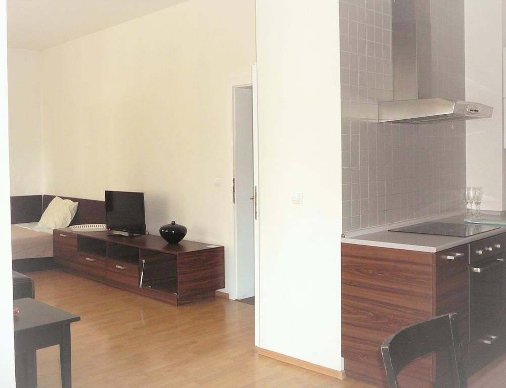Lion Apartments Medena, Big Size, High Ceilings บราติสลาวา ภายนอก รูปภาพ