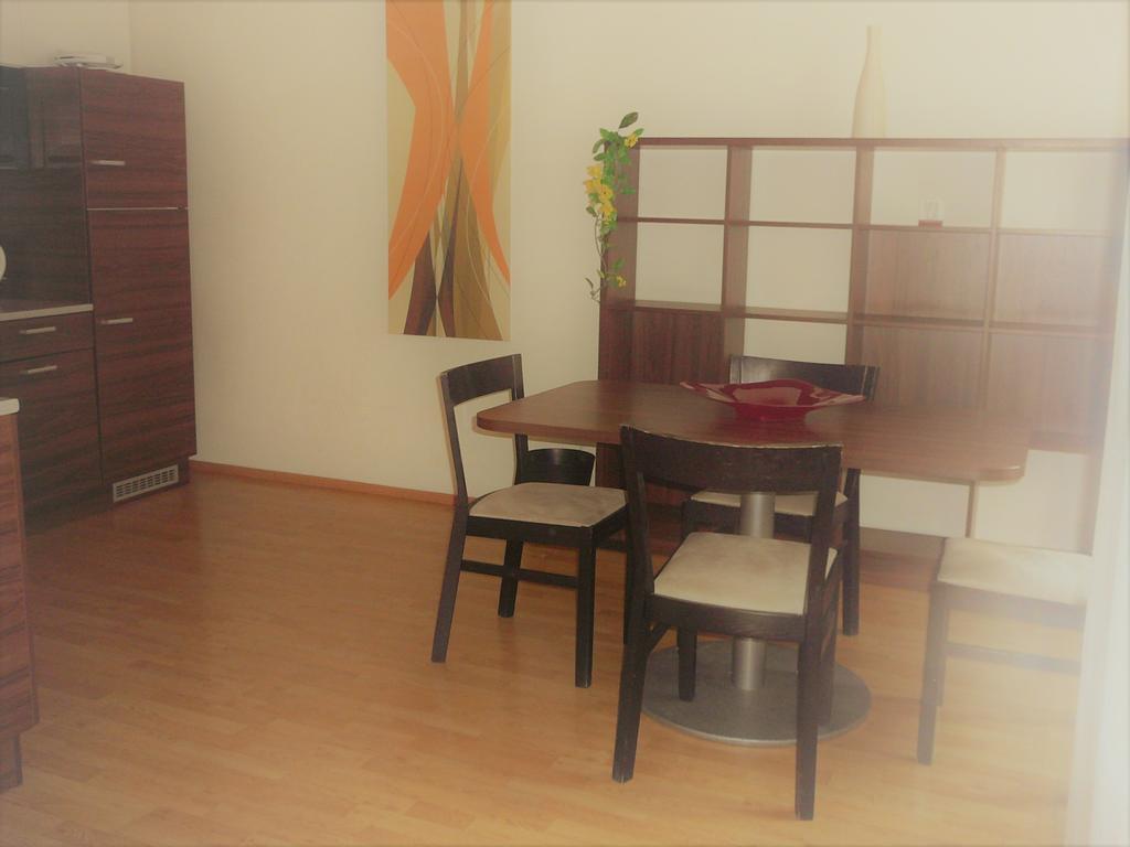 Lion Apartments Medena, Big Size, High Ceilings บราติสลาวา ภายนอก รูปภาพ