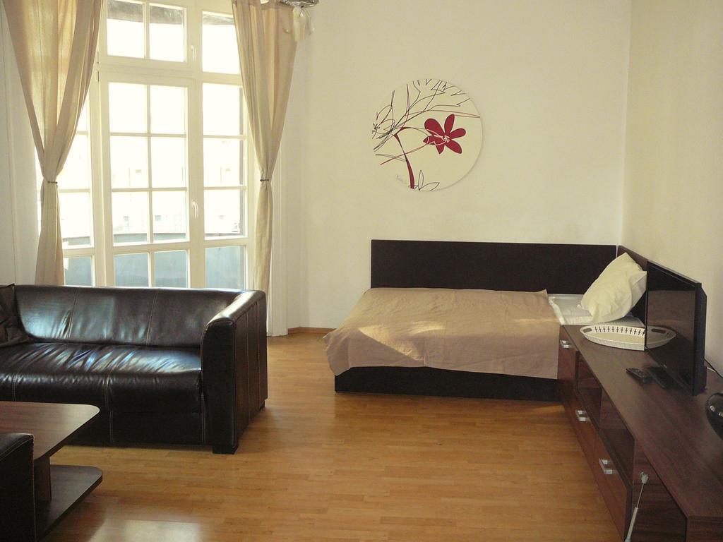 Lion Apartments Medena, Big Size, High Ceilings บราติสลาวา ภายนอก รูปภาพ