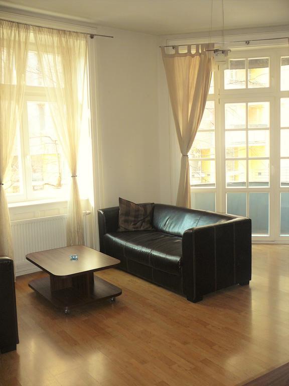 Lion Apartments Medena, Big Size, High Ceilings บราติสลาวา ภายนอก รูปภาพ