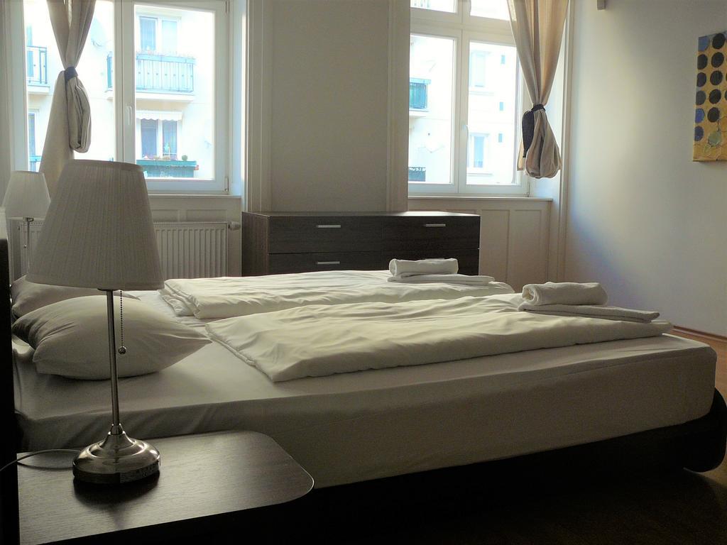 Lion Apartments Medena, Big Size, High Ceilings บราติสลาวา ภายนอก รูปภาพ