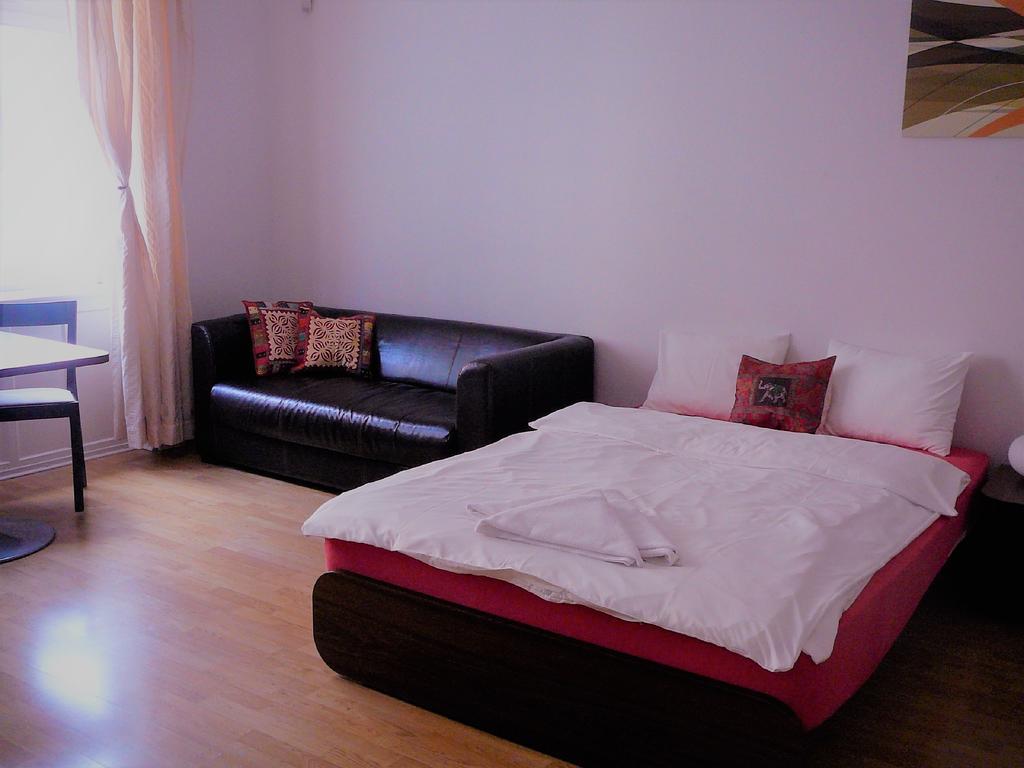 Lion Apartments Medena, Big Size, High Ceilings บราติสลาวา ภายนอก รูปภาพ
